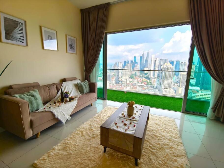 Pangsapuri Rr327 Klcc View Wtc 5pax 2br Balcony Fireworks Kuala Lumpur