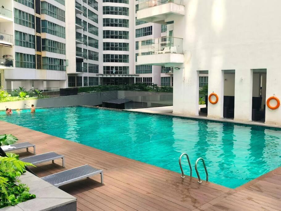 Rr327 Klcc View Wtc 5pax 2br Balcony Fireworks Pangsapuri *