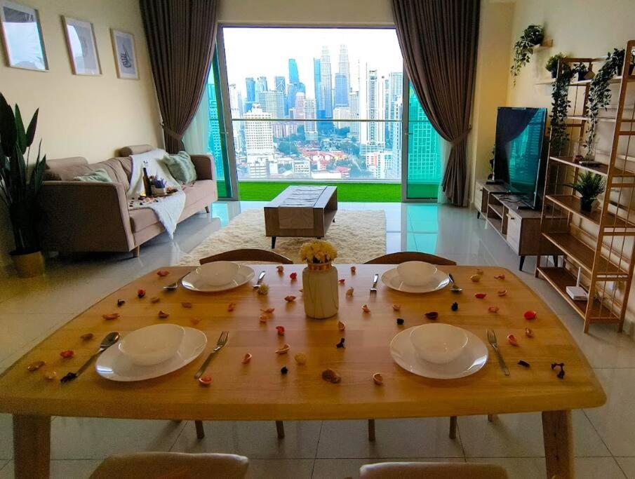 Pangsapuri Rr327 Klcc View Wtc 5pax 2br Balcony Fireworks *