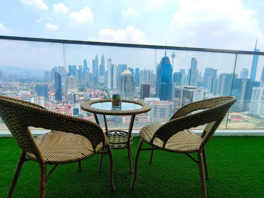 Rr327 Klcc View Wtc 5pax 2br Balcony Fireworks Pangsapuri Kuala Lumpur