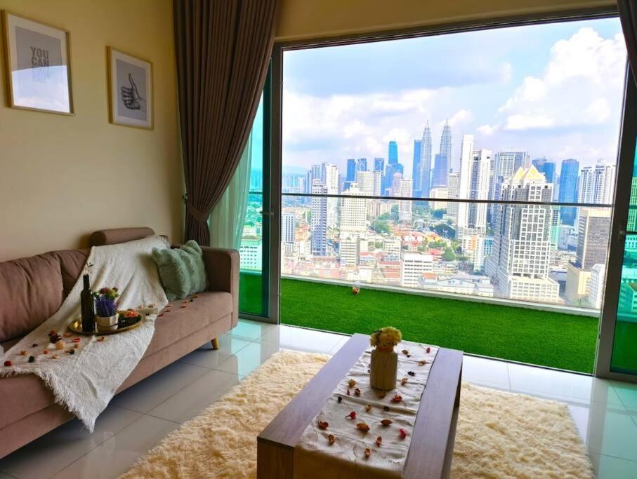 Rr327 Klcc View Wtc 5pax 2br Balcony Fireworks Pangsapuri *